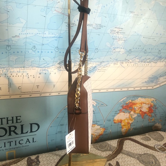 Michael Kors icon signature Jet Set Vanilla Crossbody NWT leather & brass, roomy - Picture 6 of 15